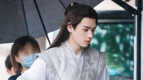 龚俊热巴最新爆料图片视频,甜蜜互动引粉丝热议！”  第2张